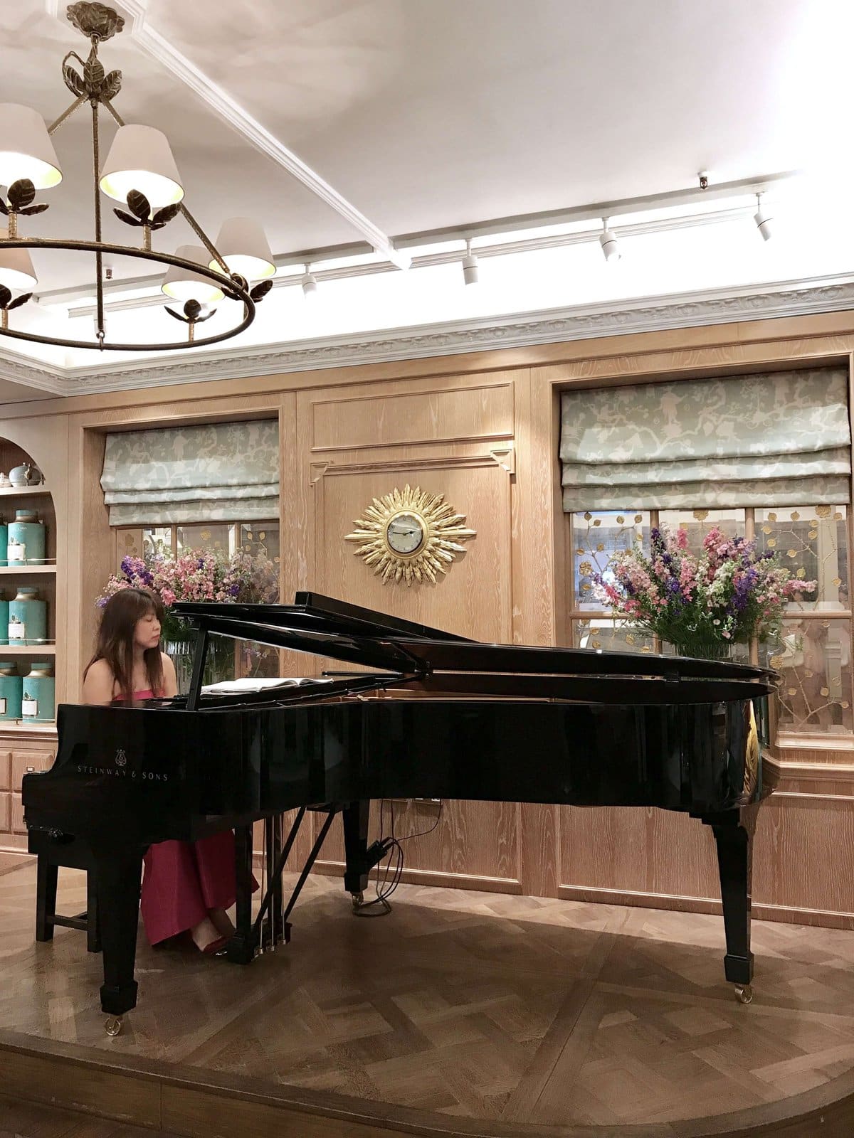 A Day in the Life of a London Tourist 3 Fortnum and Mason, Piano, live entertainment, afternoon tea