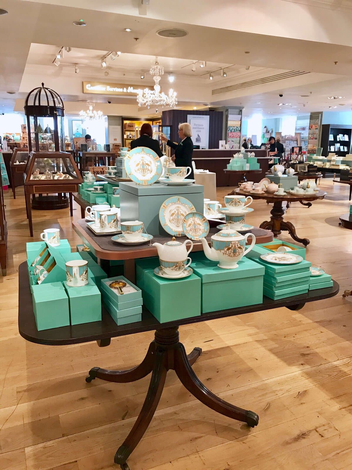 A Day in the Life of a London Tourist 11 Fortnum and Mason, tea sets, shops, british, london