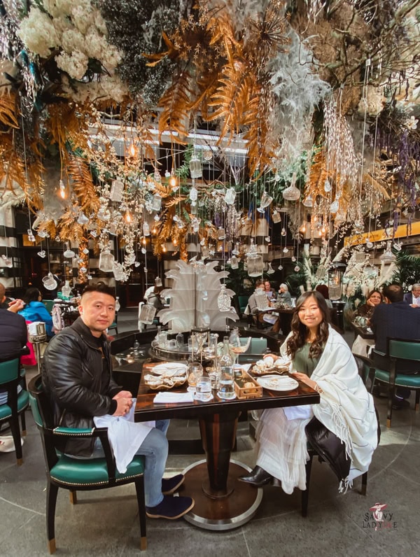 How to be an Elegant woman: Finally Seen, Heard, and Command Respect 22 Elegant couples enjoying their afternoon tea in a five-star hotel, demonstrating how to live the lives of an elegant woman